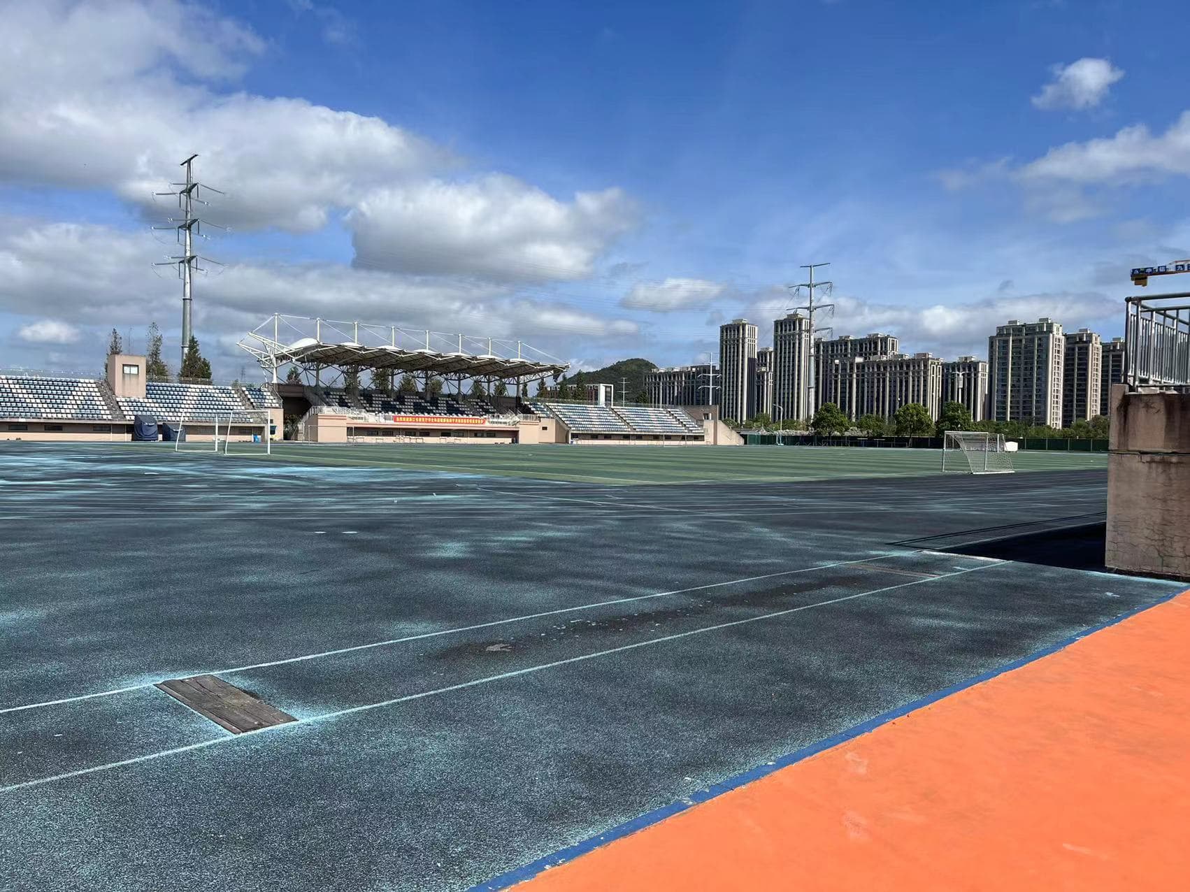 开阔的无人机训练场地